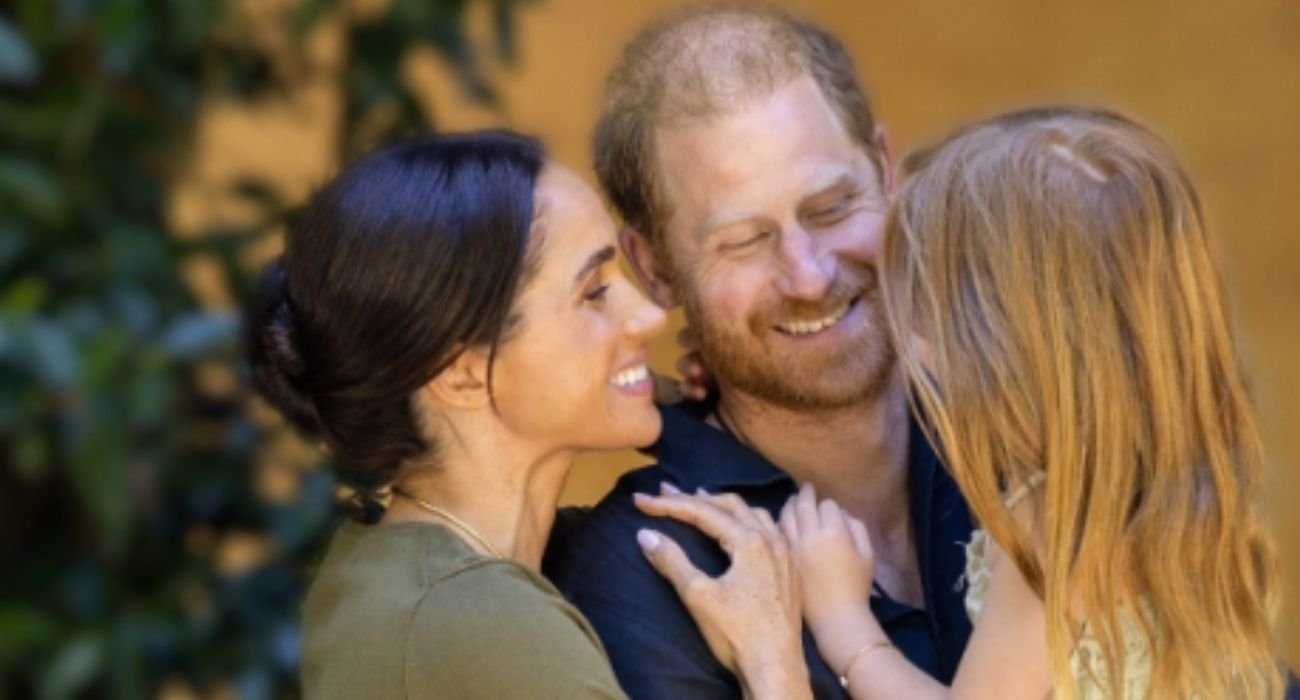 Las nuevas fotos de Lilibet revelan momentos entrañables de la familia Sussex, distantes del ojo público.