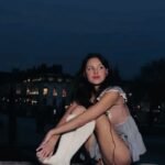 Descubre cómo Olivia Rodrigo explora la tristeza del amor no correspondido en su último álbum.
