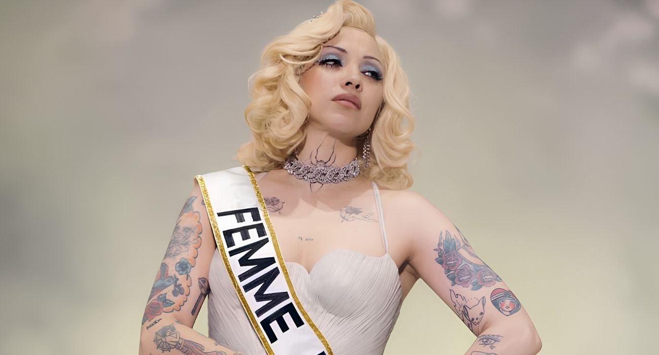 La talentosa Mon Laferte confirma su nuevo proyecto Femme Fatale Volumen 2, mostrando su evolución artística y creatividad.