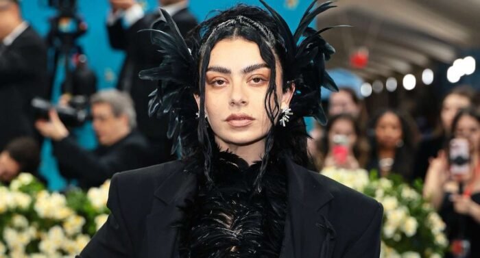 La artista Charli XCX presentó un adelanto de su nueva música en una fiesta exclusiva en Londres, junto a grandes éxitos.