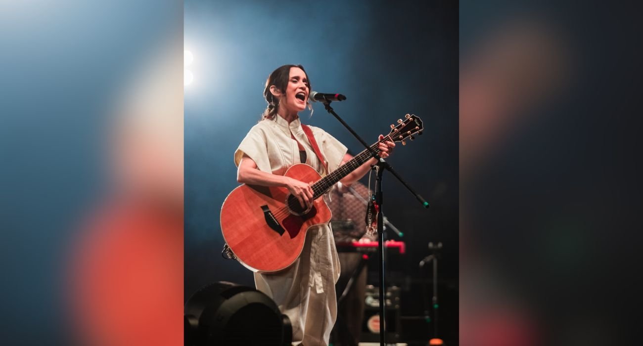 Julieta Venegas cautivó Monterrey con su Norteña Tour, fusionando novedades musicales con clásicos que la han consagrado.