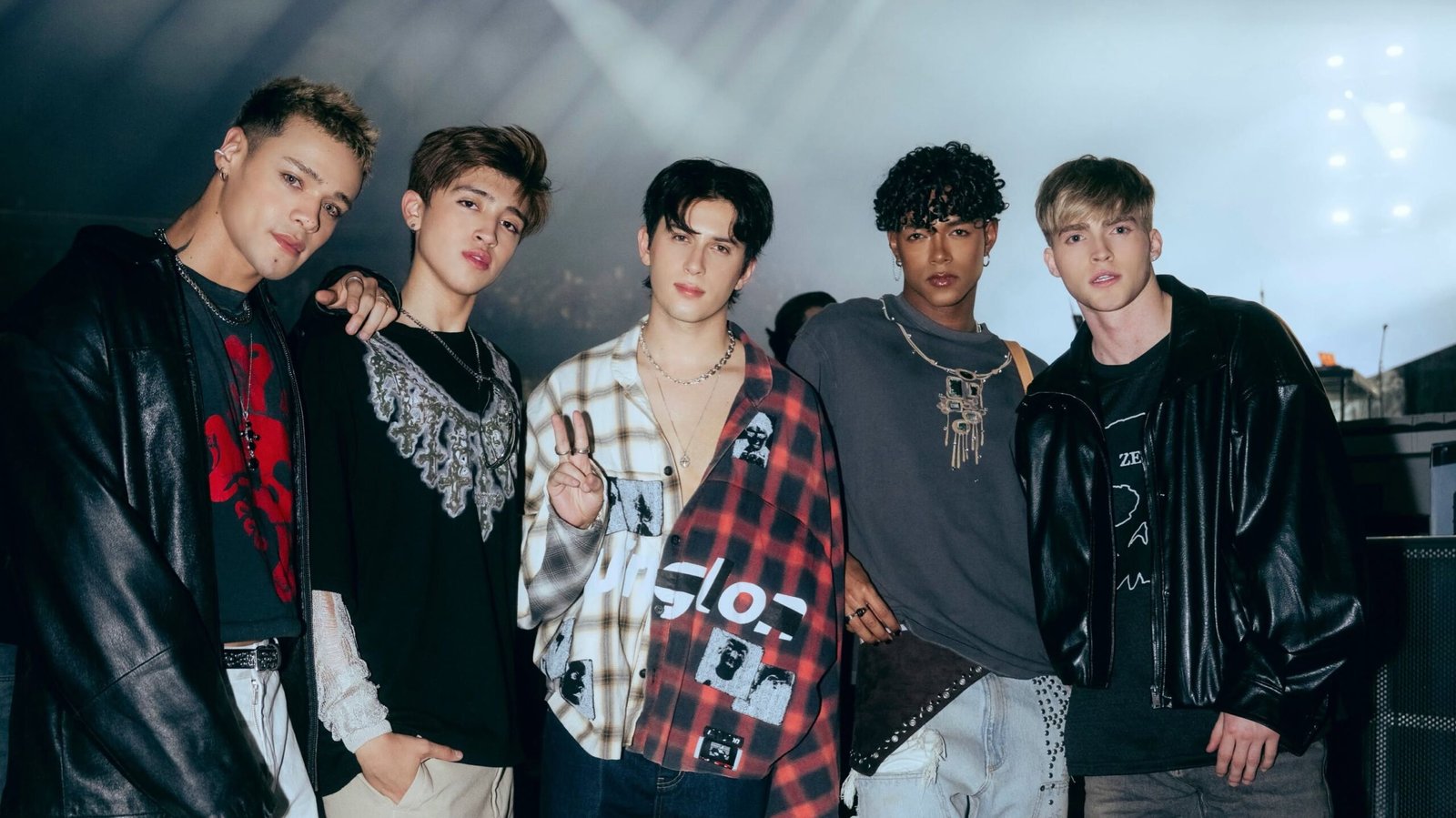 La boy band Santos Bravos será la telonera del esperado concierto de Enrique Iglesias en Monterrey este junio.