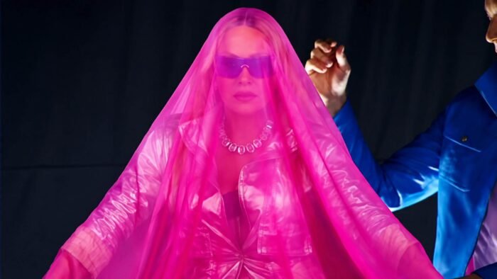 El nuevo álbum de Madonna, Confessions II, fue presentado sorpresivamente en un concierto en Times Square.