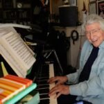 Descubre la entrañable relación entre Rocío Jurado y Manuel Alejandro, marcando la historia de la música española.