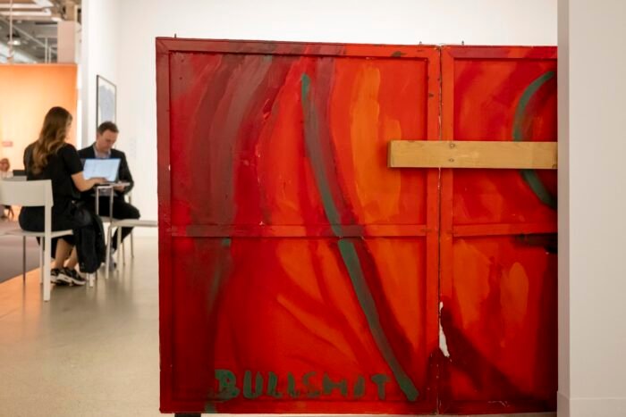 La reciente venta de una obra de Picasso en Art Basel destaca su importancia en el arte contemporáneo y cultural.
