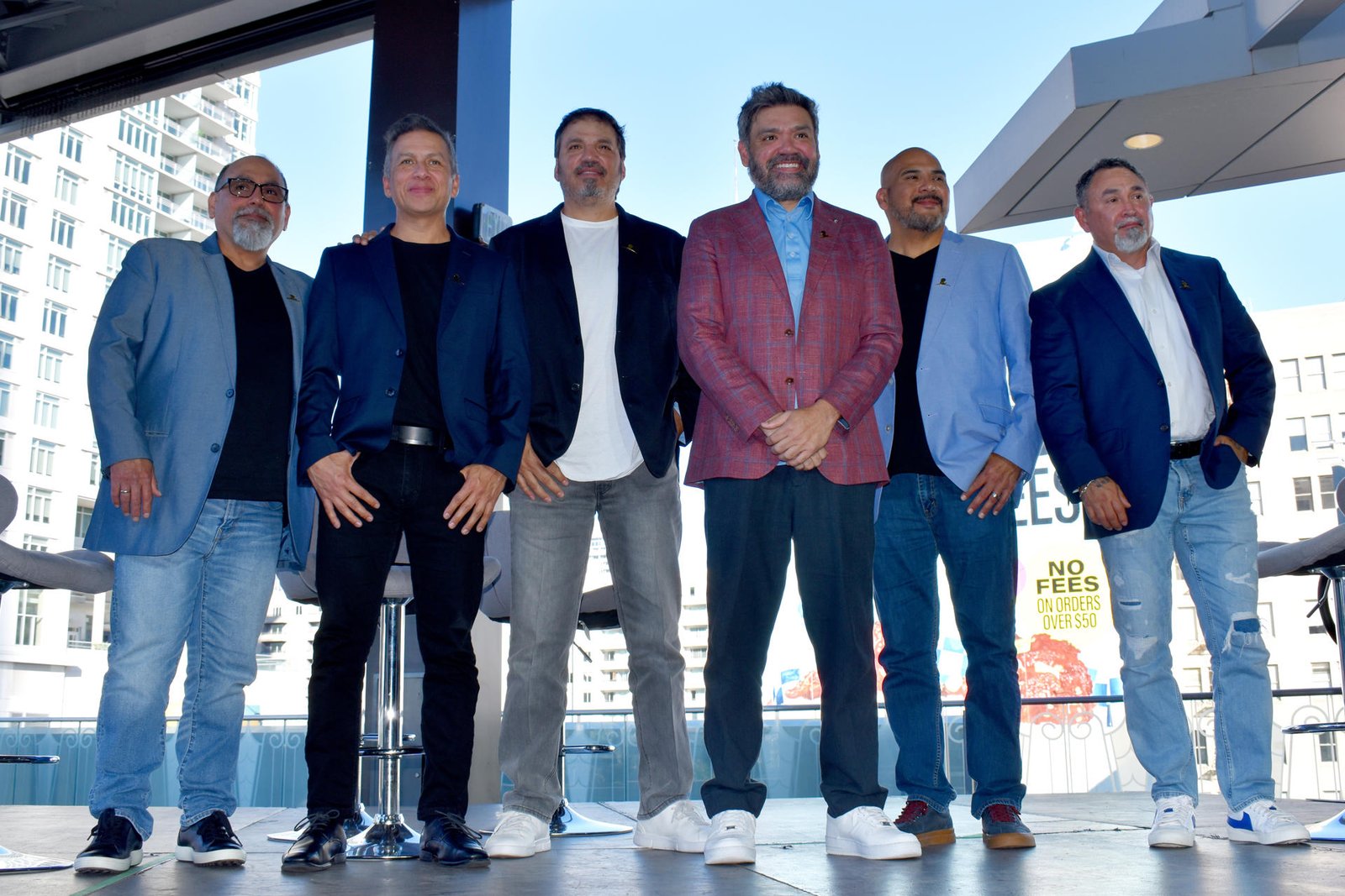 La banda Intocable es homenajeada con una estrella en el Paseo de la Fama, marcando un hito en su trayectoria.