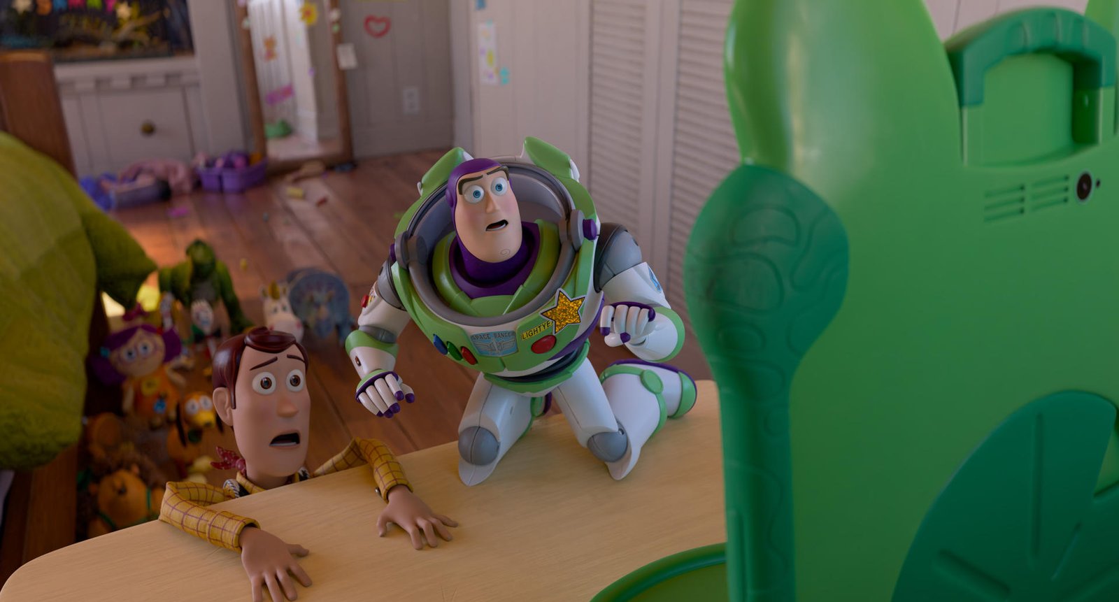 Toy Story 5 continúa su éxito en cines, acumulando 585 millones de dólares en su segunda semana líder.