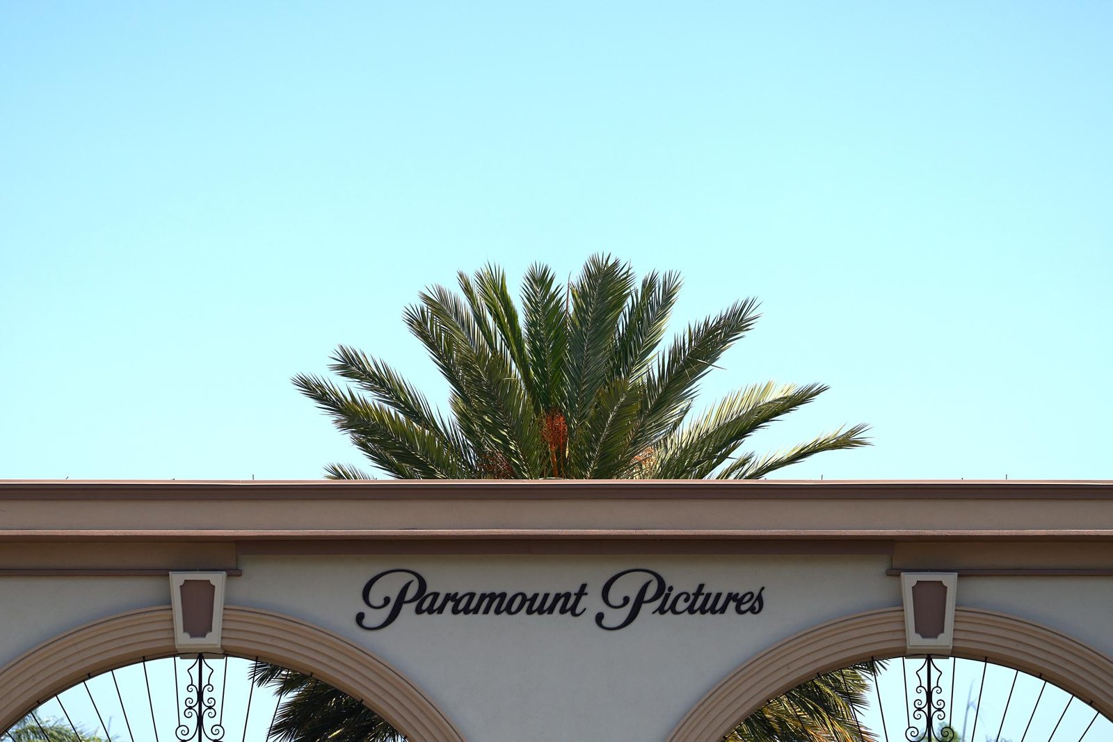 Paramount Skydance ha solicitado una audiencia para avanzar en su fusión con Warner Bros., enfrentando una disputa legal por monopolio.