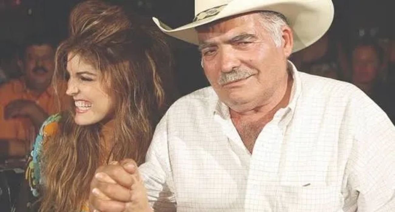 El padre de Ana Bárbara califica de infamia las acusaciones de abuso sexual realizadas por Adri Toval, defendiendo su honor.