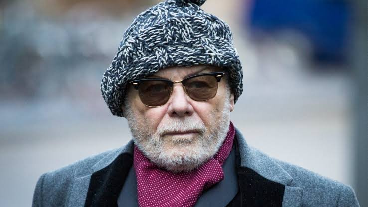 El excantante británico Gary Glitter enfrenta nuevos cargos por delitos sexuales presuntamente cometidos contra una menor entre 1978 y 1981.