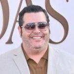 El talentoso Josh Gad se incorpora al emocionante reparto de la esperada precuela de Ocean's Eleven, protagonizada por Margot Robbie.