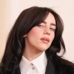El resurgir de un antiguo video provoca controversia sobre los comentarios de Billie Eilish sobre la educación escolar.