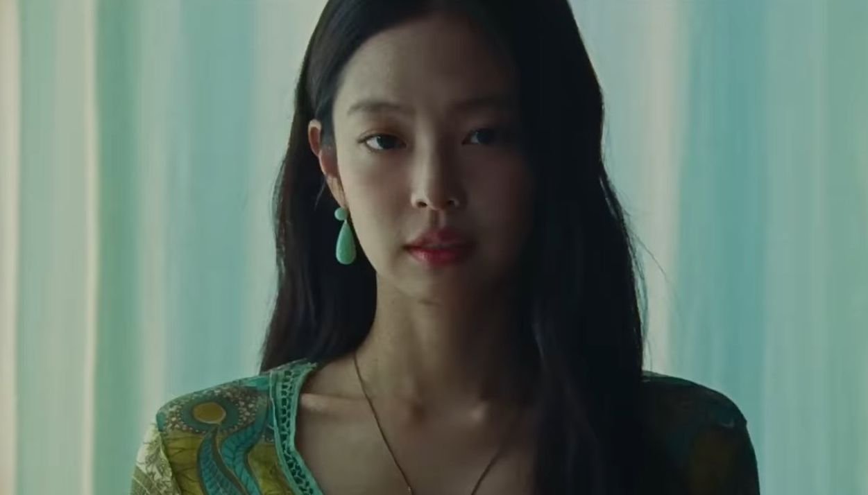 La artista Jennie sorprende con un adelanto del videoclip Less Than a Lover que se estrena pronto.