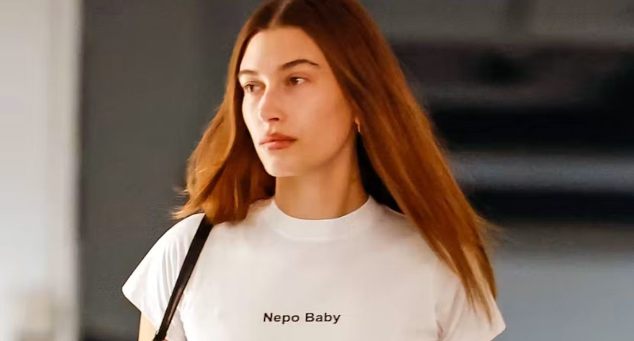 La modelo Hailey Bieber presenta 'Hailey Jean', su nueva colección de mezclilla con fascinante estilo noventero.