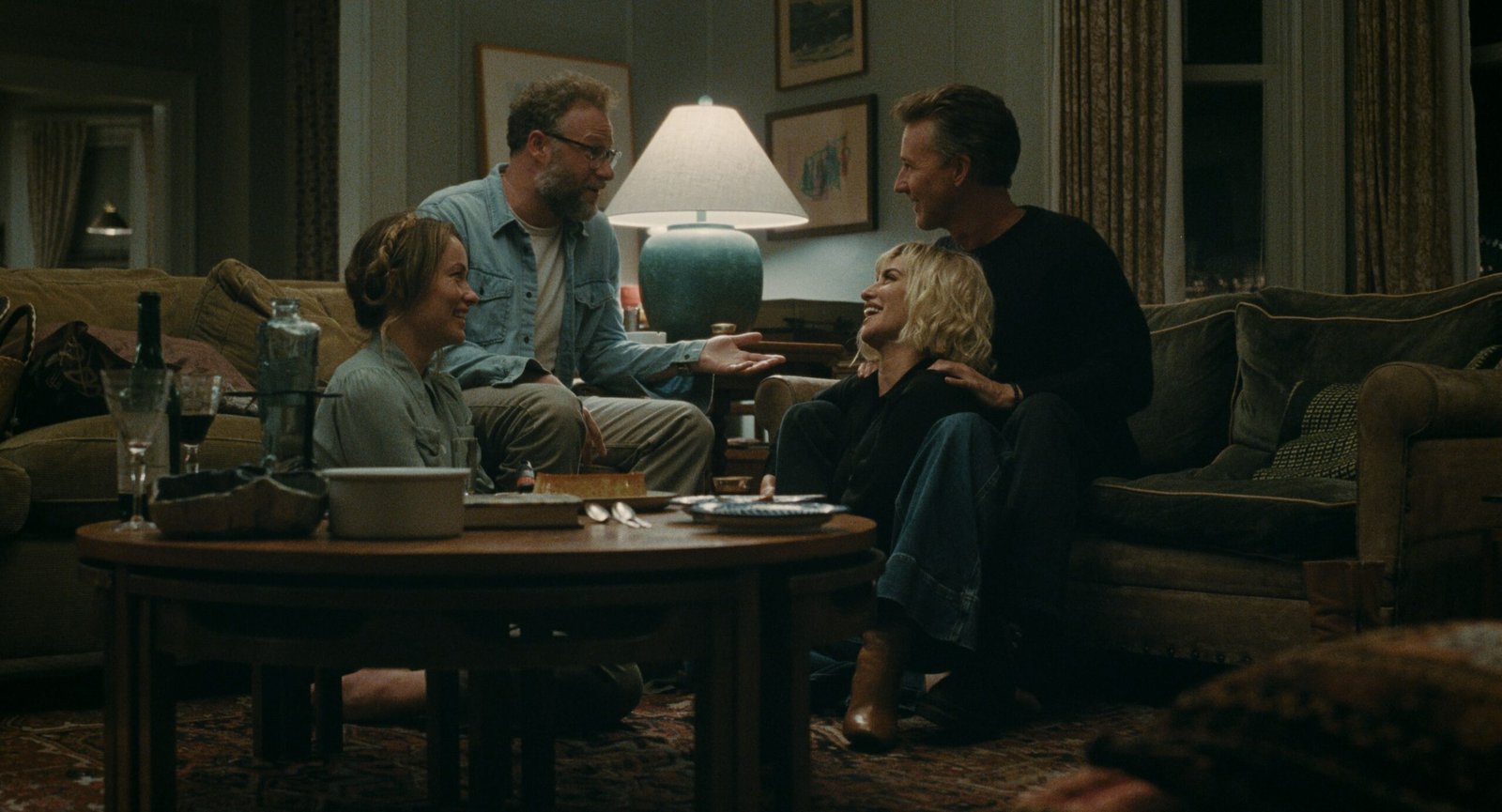La nueva película de Olivia Wilde transforma una cena en una profunda exploración de secretos y revelaciones impactantes.