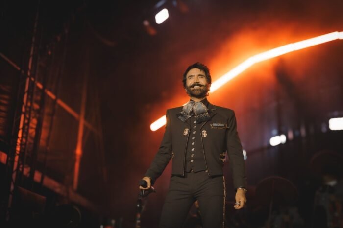 El talentoso Alejandro Fernández cautivó a una multitud en Guadalajara durante su espectacular Serenata más Grande del Mundo.
