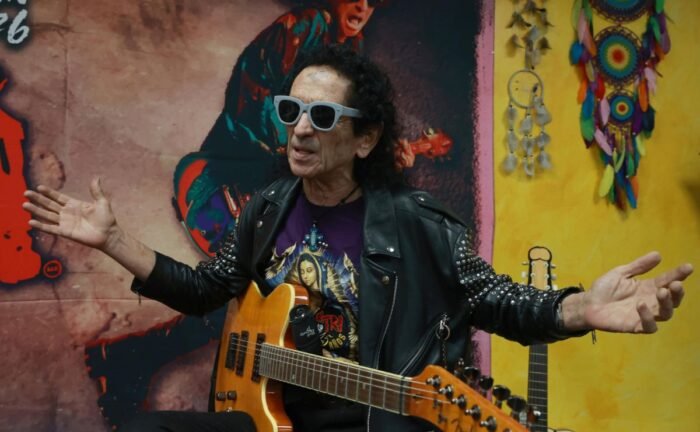 Álex Lora comparte su perspectiva sobre los narcocorridos y su conexión con el rocanrol, desmitificando géneros musicales.