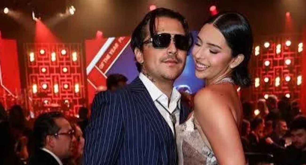 Christian Nodal muestra su afecto por Ángela Aguilar en medio de sus recientes polémicas personales, capturando la atención de sus fans.