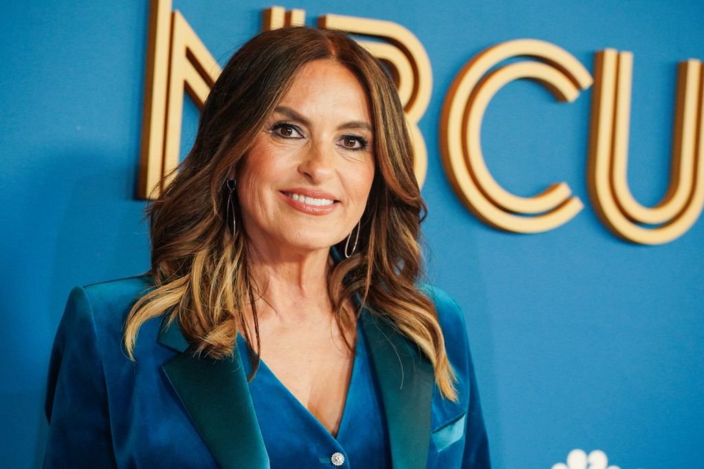 Mariska Hargitay será la primera mujer en presentar los Emmy en 15 años. Descubre más sobre este evento icónico.