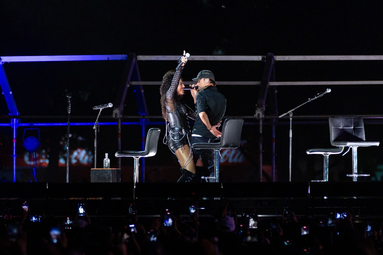 El Fan Fest encabezado por Enrique Iglesias reunió a una multitud de aficionados en un ambiente de celebración mundial.