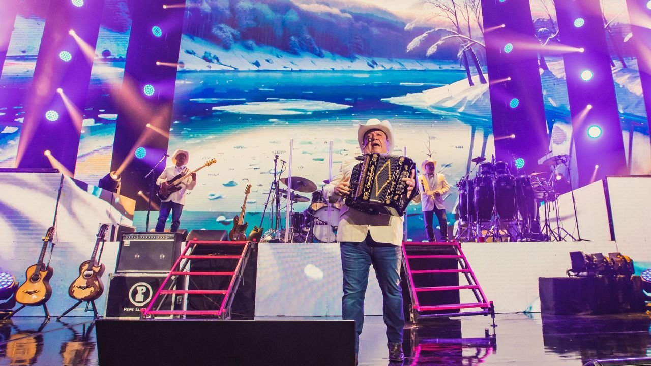 La banda Grupo Pesado se declaró fanática de Taylor Swift, destacando su relevancia en la música actual.