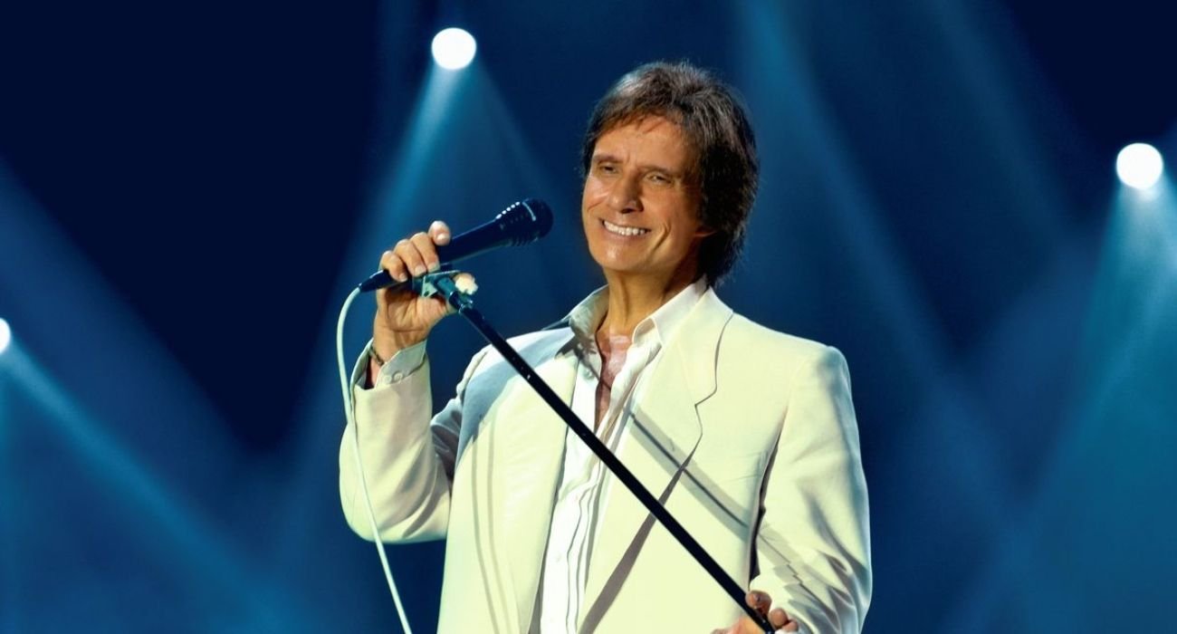 El cantante brasileño Roberto Carlos ha sido hospitalizado para una cirugía de vesícula, según un comunicado oficial de su equipo.