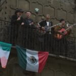 La nueva canción de U2, Streets of Dreams, incluye fragmentos en español y un video impactante filmado en CDMX.