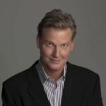 El reconocido presentador Craig Kilborn debuta como director en el thriller The Life Golden, junto a Lauren German.