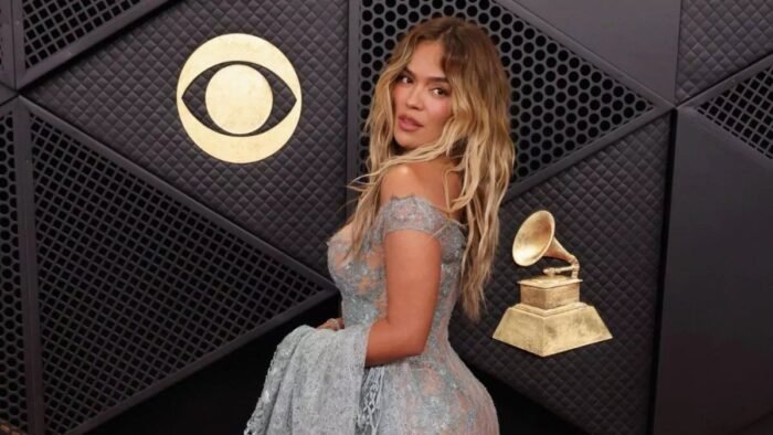 La cantante Karol G anuncia su esperado nuevo álbum No me arrepiento de sentir tanto, que se lanzará el 7 de agosto.